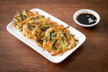 Pajeon veya Kore gözlemesi veya Kore pizzası - Kore geleneksel yemek tarzı