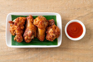 Balık soslu kızarmış tavuk budu.