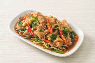 Çin kereviziyle Kızarmış Balık - Asya usulü