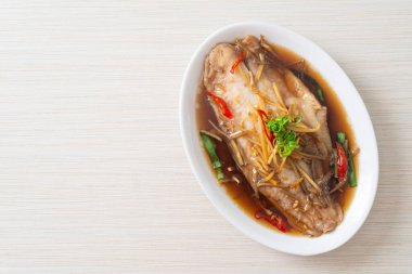 Soya soslu balık buğulama - Asya yemeği tarzı