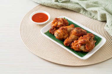 Balık soslu kızarmış tavuk budu.