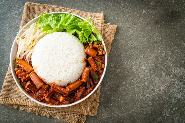 Ojing Bokeum Gebratener Tintenfisch Oder Krake Mit Koreanischer Sauce Reisschale — Stockfoto