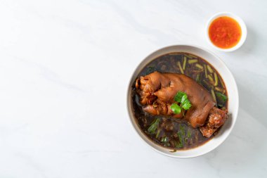 Domuz budu yahnisi ya da domuz budu - Asya yemeği tarzı