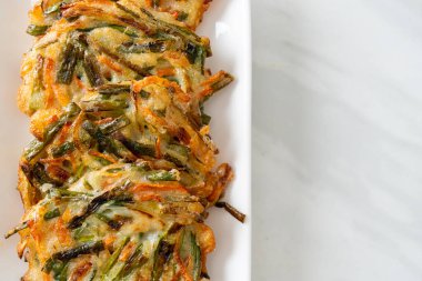 Pajeon veya Kore gözlemesi veya Kore pizzası - Kore geleneksel yemek tarzı