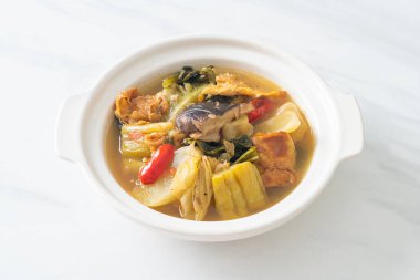 haşlanmış lahana turşusu ve acı kabak çorbası - Asya ve vegan ve vejetaryen yemek tarzı