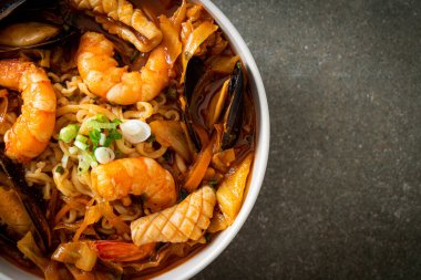 Jjamppong - Kore Deniz Ürünleri Erişte Çorbası - Kore yemek tarzı