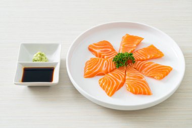 Taze Somon Çiğ Sashimi - Japon yemek tarzı