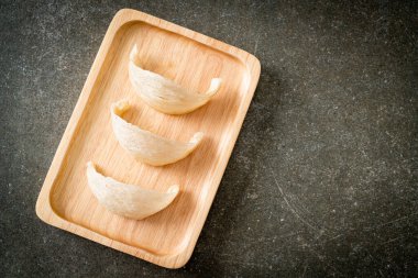 Taze yenebilir kuş yuvası ya da kırlangıç yuvası hammadde mutfağı sağlıklı yiyecekler için pahalı yiyecekler..