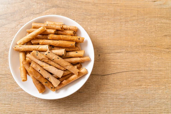 Çıtır hindistan cevizli rulo ekmek. Tayland 'da geleneksel bir tatlı.