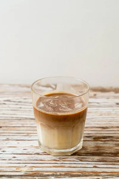 Szklanka Kawy Latte Kawa Mlekiem Tle Drewna — Zdjęcie stockowe