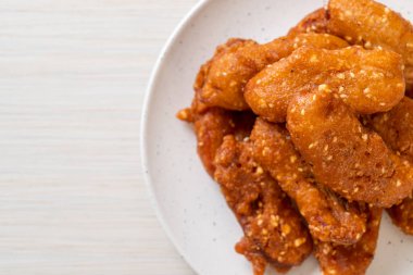 Tayland usulü susamlı kızarmış muz.