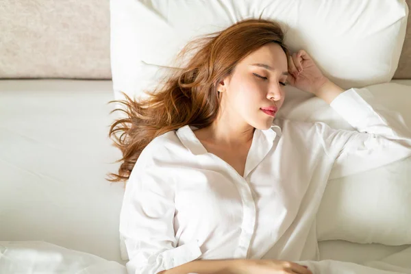 Portret Mooi Aziatisch Vrouw Slapen Bed Met Wit Kussen — Stockfoto