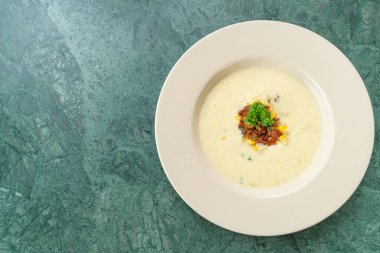 Mısır çorbası ve kıtır pastırma.