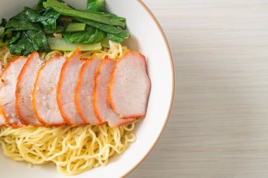 Barbekü Kırmızı Domuz Eriştesi Çorbalı - Asya usulü