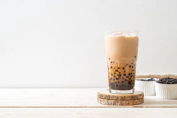 泡のある台湾ミルクティー 人気のアジアドリンク — ストック写真