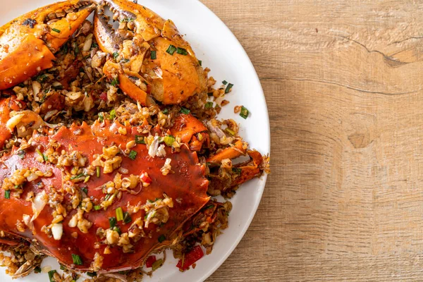 Baharatlı Tuz ve Biberli Kızarmış Yengeç - Deniz ürünleri tarzı