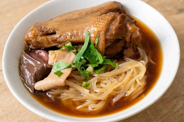 Mie Bebek Rebus Dengan Sup Coklat Gaya Makanan Asia — Stok Foto