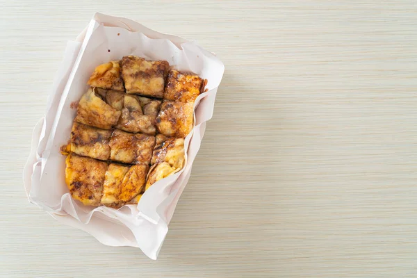 Yumurtalı, muzlu ve çikolatalı kızartma.