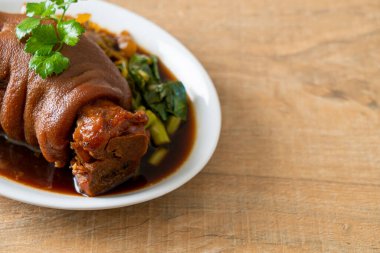 Domuz budu yahnisi ya da domuz budu - Asya yemeği tarzı