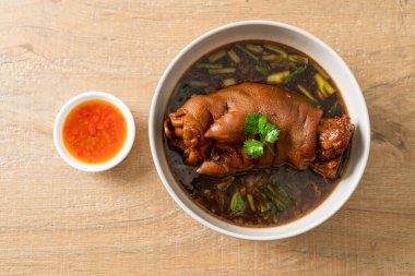 Domuz budu yahnisi ya da domuz budu - Asya yemeği tarzı