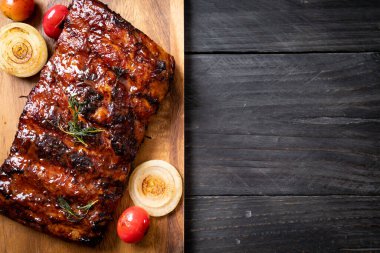 Izgara ve ızgara domuz pirzolası.