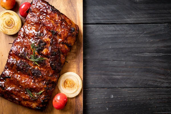 Izgara ve ızgara domuz pirzolası.