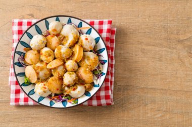 Köfte ve baharatlı salata. Sağlıklı yemek tarzı.