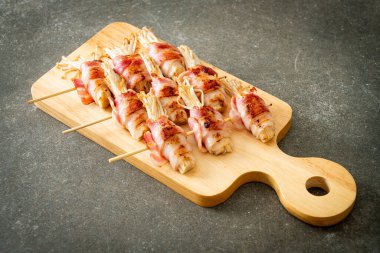 Pastırmalı Altın İğne Mantar Şişleri