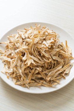 Kurutulmuş küçük çıtır balık.