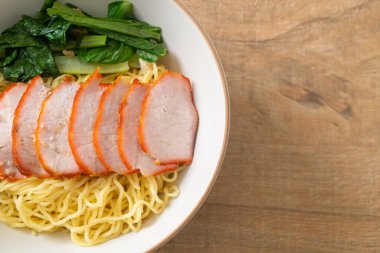 Barbekü Kırmızı Domuz Eriştesi Çorbalı - Asya usulü