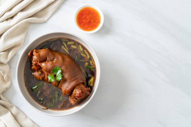 Domuz budu yahnisi ya da domuz budu - Asya yemeği tarzı