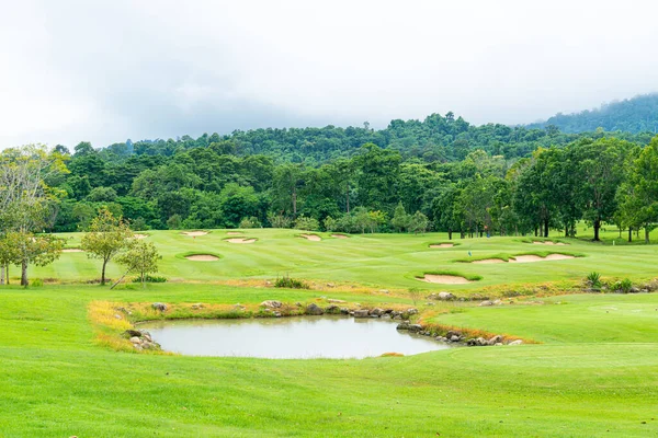 Green Sand Bunkers Golf Course Mountain Hill Background — Zdjęcie stockowe