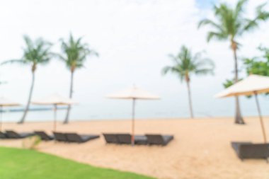 Sahilde deniz manzaralı soyut bulanık plaj sandalyesi - seyahat ve tatil konsepti