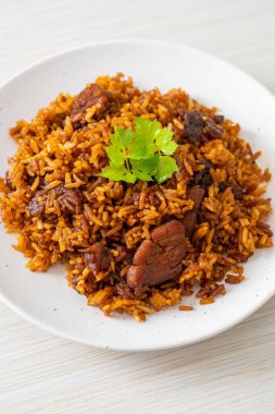 Nasi goreng - Endonezya usulü kızarmış pilav - Asya usulü