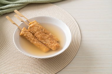 Odeng - Kore usulü balık şiş çorbası - Kore sokak yemeği tarzı