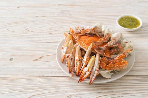 Crabe Bleu Cuit Vapeur Avec Sauce Épicée Aux Fruits Mer — Photo