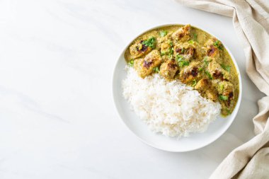 Afghani chicken in green curry or Hariyali tikka chicken hara masala with rice - Asian food style