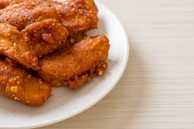 Kızarmış patates. Susamlı. Tayland usulü.