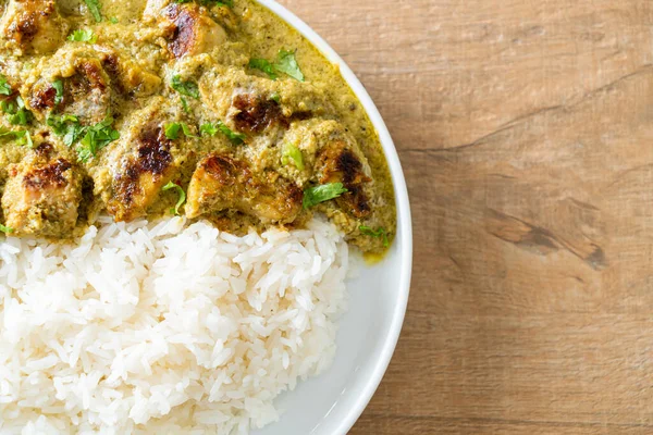 Afghani Chicken Green Curry Hariyali Tikka Chicken Hara Masala Rice — стоковое фото