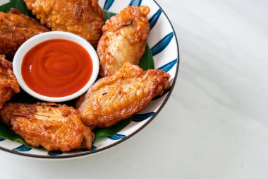 Balık soslu kızarmış tavuk kanadı.