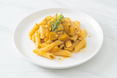 kabaklı makarna alfredo sosu - vejetaryen ve vejetaryen yemek tarzı