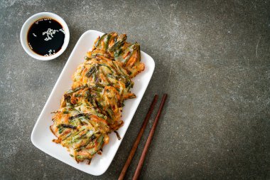 Pajeon veya Kore gözlemesi veya Kore pizzası - Kore geleneksel yemek tarzı