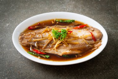 Soya soslu balık buğulama - Asya yemeği tarzı