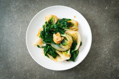 bebek Çin lahanası istiridye soslu ve sarımsaklı - Asya yemeği tarzı