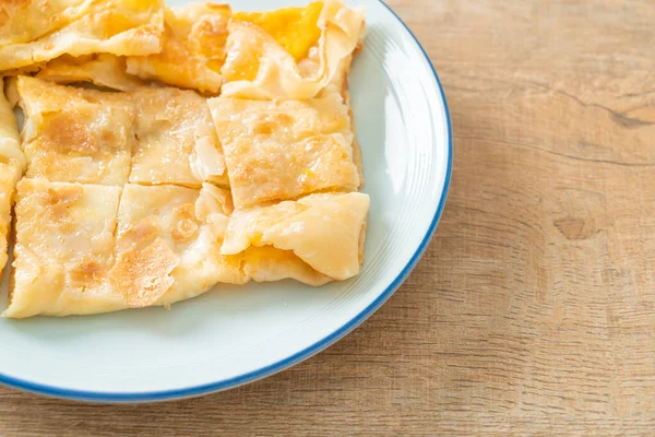 Roti Frito Con Huevo Leche Condensada Azucarada —  Fotos de Stock