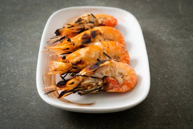 Izgara nehir karidesi ya da karides - deniz ürünleri tarzı