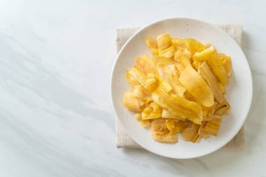 Çıtır muz cipsi. Kızarmış ya da dilimlenmiş muz.