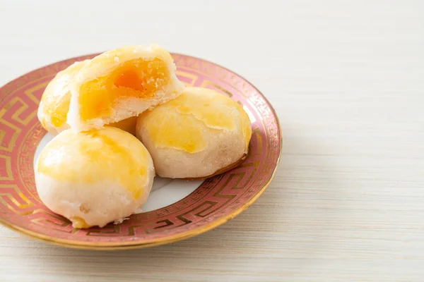 Chinesischer Teig Mondkuchen Mit Gesalzenen Erdnüssen Oder Frühlingsrollen Teig Mit — Stockfoto