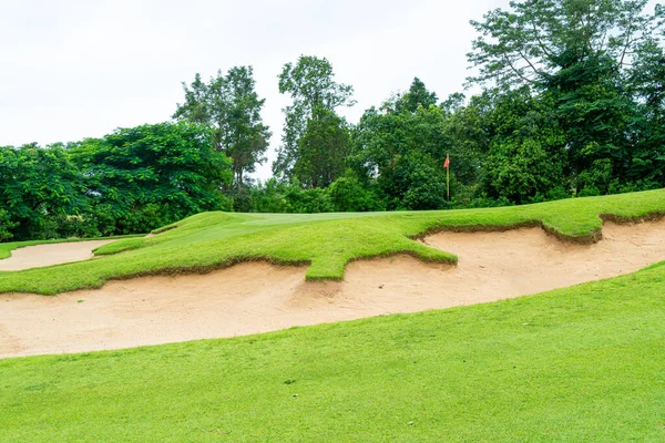 Green Sand Bunkers Golf Course Mountain Hill Background — 스톡 사진