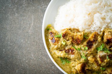 Afghani chicken in green curry or Hariyali tikka chicken hara masala with rice - Asian food style